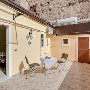 Apartment With Terrace- Casa Mariella, Catania